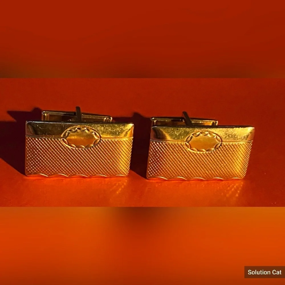 Men’s Gold Tone Etched Cuff Links 7/8”